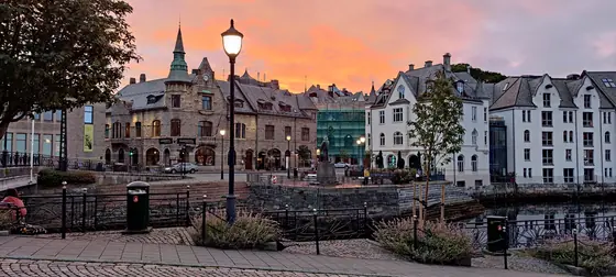 Ålesund at the hour when the whole town turns pink